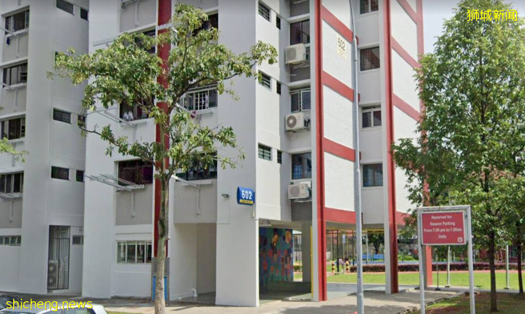 新加坡立化中學命案：16歲嫌犯穿紅衣上法庭，2年前自殺未遂，更多細節流出