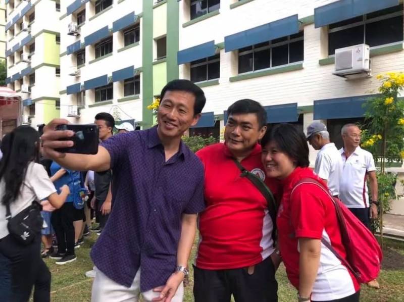 新奇!新加坡部長間流行做“俯臥撐”,女部長也來挑戰