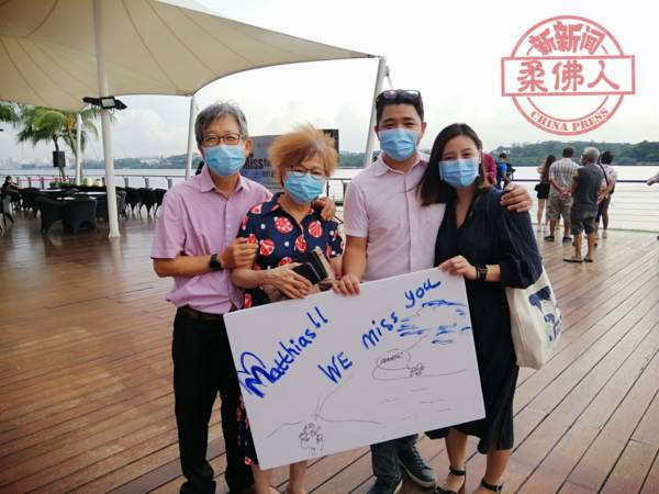 最近的距離遙遙相望 海峽短暫相聚 一家之主流下男兒淚