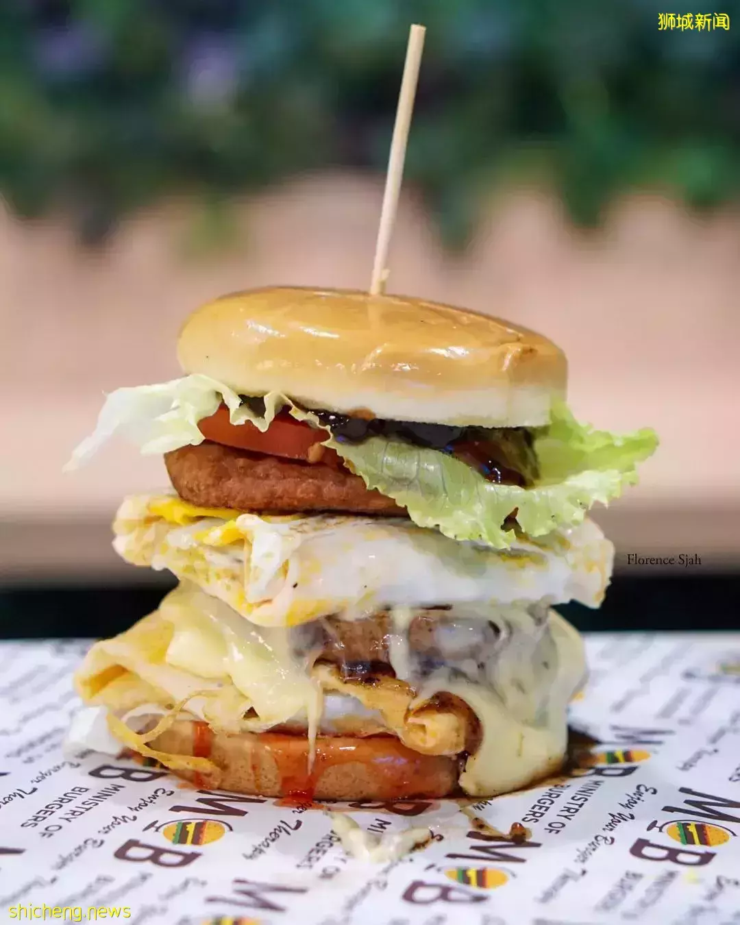 夜市汉堡这里找!搜罗新加坡好吃的Ramly Burger🍔瀑布酱汁+扎实肉饼,越吃越上瘾