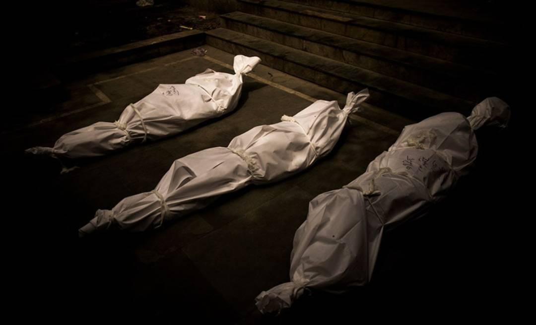 印度全面告急！日增34萬例，屍橫遍野、火葬場爆滿！還有人設法逃往新加坡