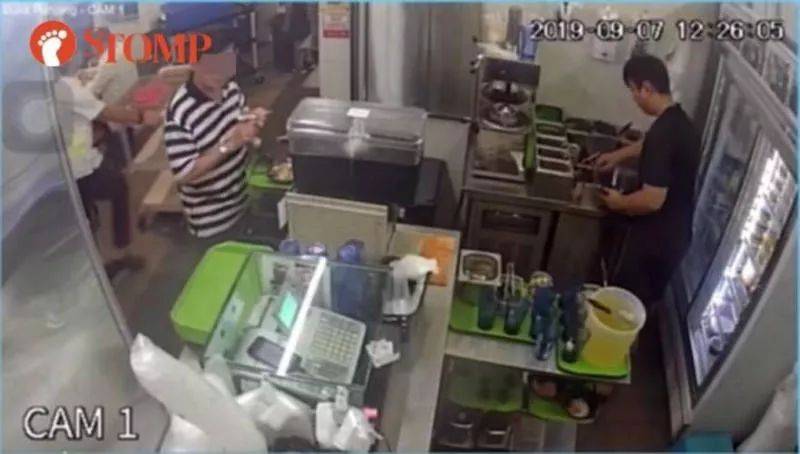 摊主遭投诉红豆汤加纸巾 电眼还清白