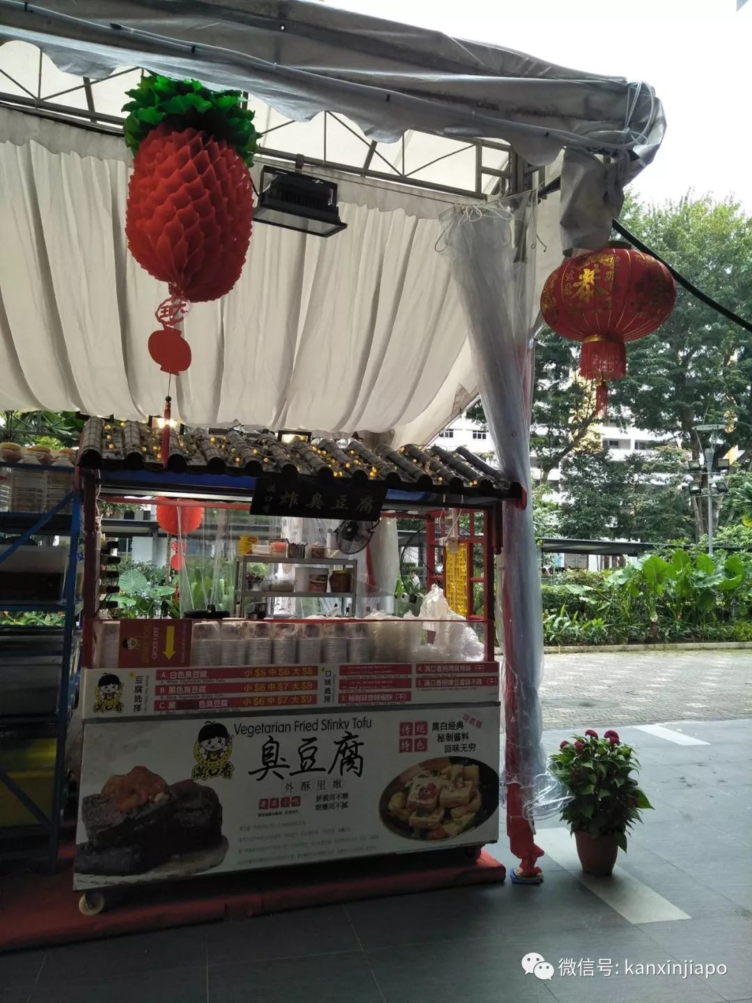 新加坡商场内臭气熏天，只因食物“太正宗”？