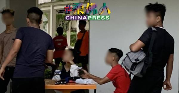 踹铁门播强劲音乐 屁孩深夜喧闹 居民报警20次