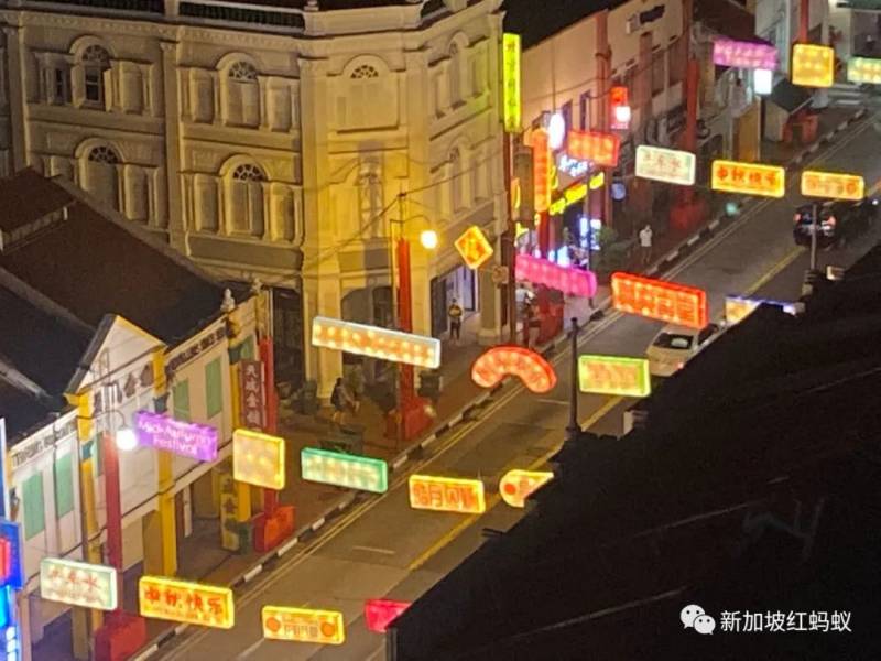 牛车水中秋节灯饰初亮相 “国家欢乐”让人眼前一亮