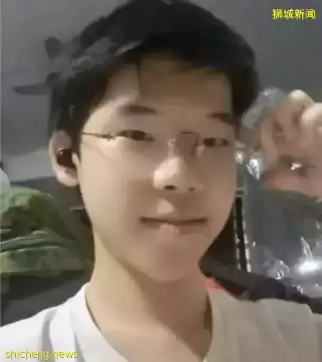 网上惊现“少年版黄循财”，简直是失联多年的“儿子”