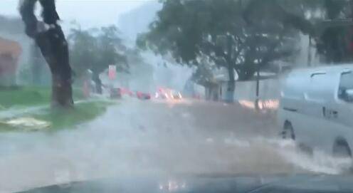 新加坡！雨҉雨҉雨҉雨҉雨҉雨҉41年最大雨量邀你看“黃河”