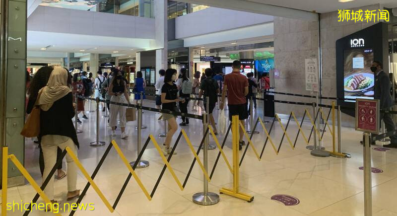 旅游走廊纳入欧美多国     狮城人排长龙买机票 