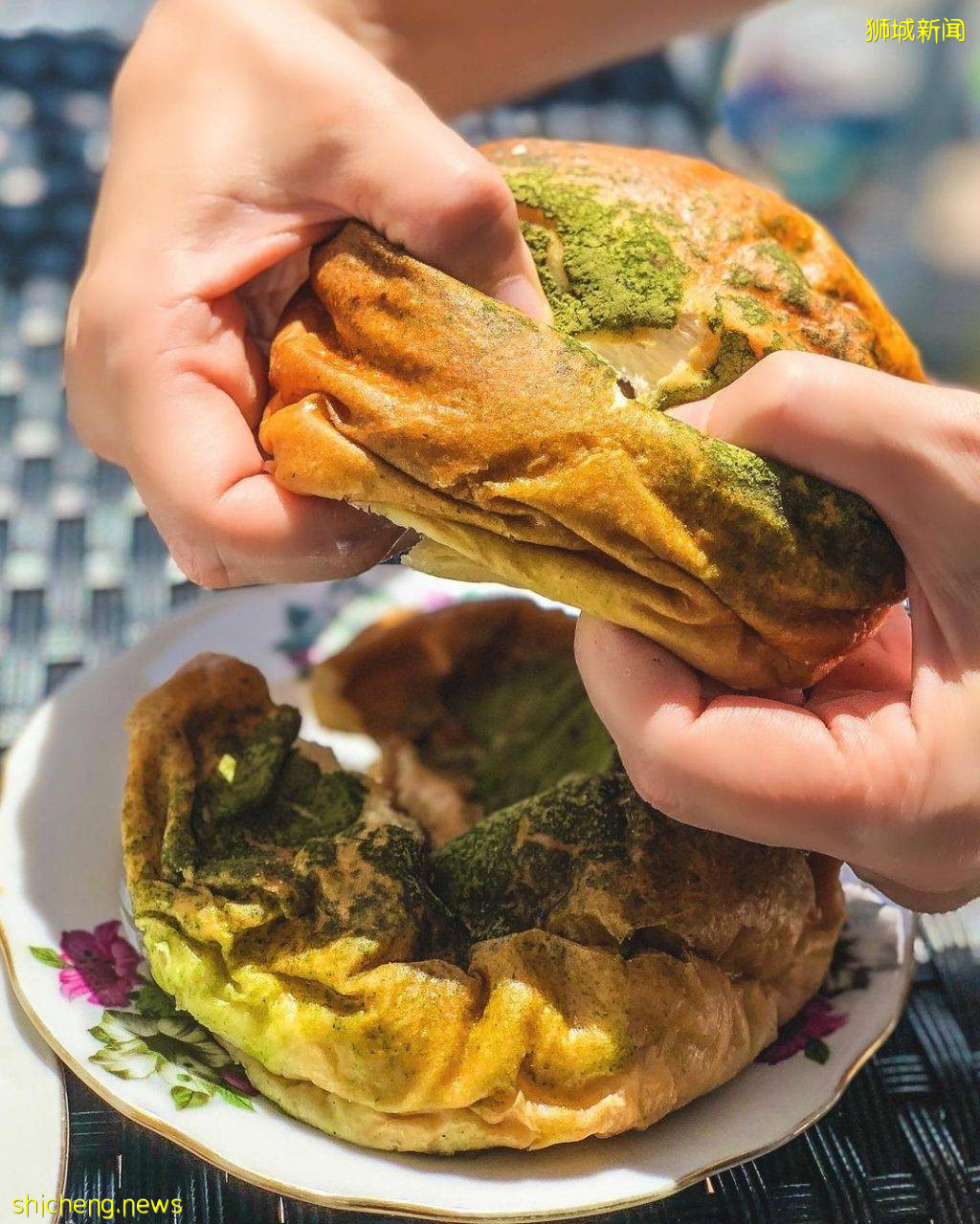 老店铺里的网红芋泥蛋糕卷🤩 浓郁绵密内陷,一口下去包满足!斑斓华夫饼也很上头💯