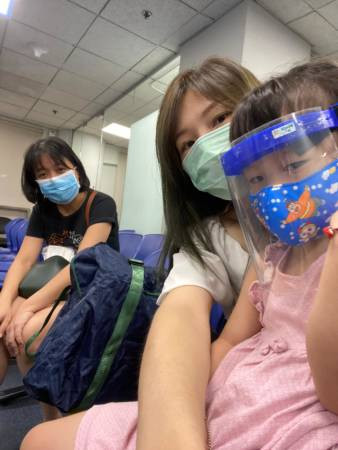 獲准越堤進獅城 5小孩重投父母懷抱