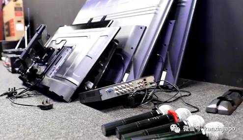 新加坡警方深夜突击歌厅影片曝光!木门碎裂,把手也掉落在地