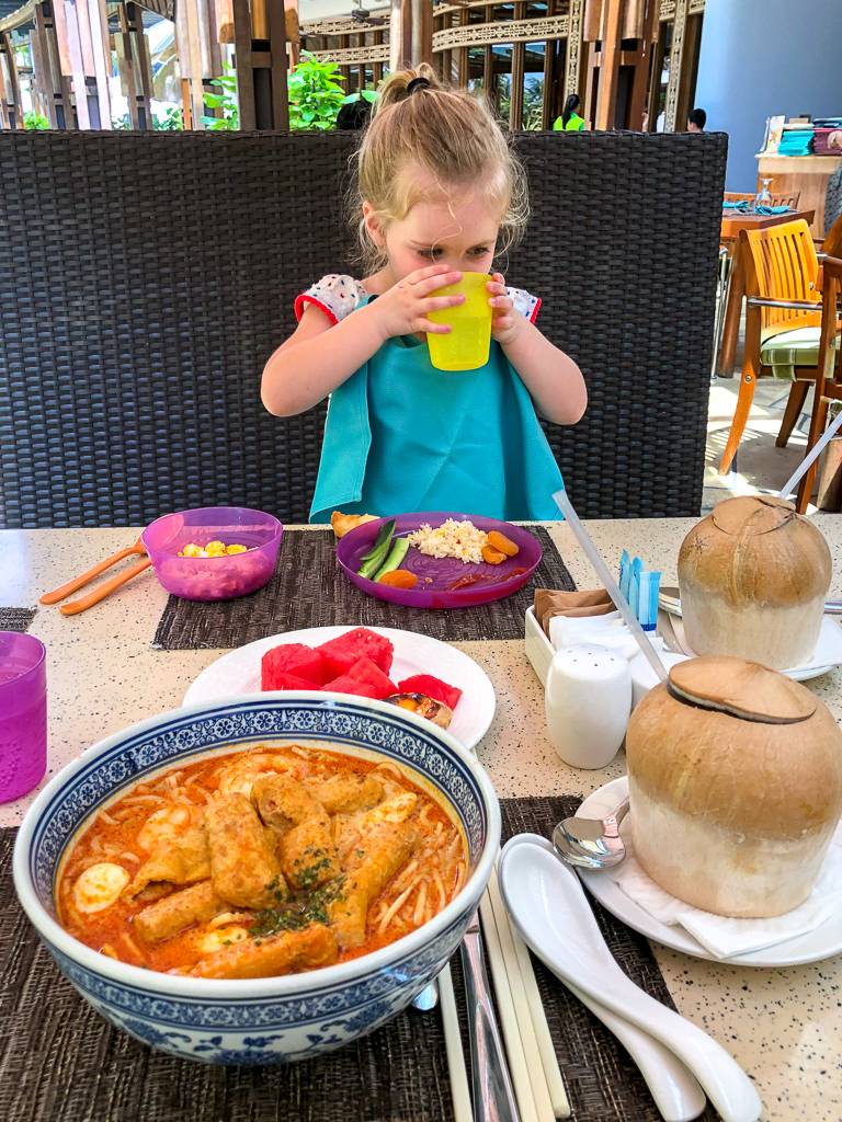 吃土也要去!1家3口嗨翻新加坡五星級酒店,私人沙灘、樹屋、兒童俱樂部…太值了