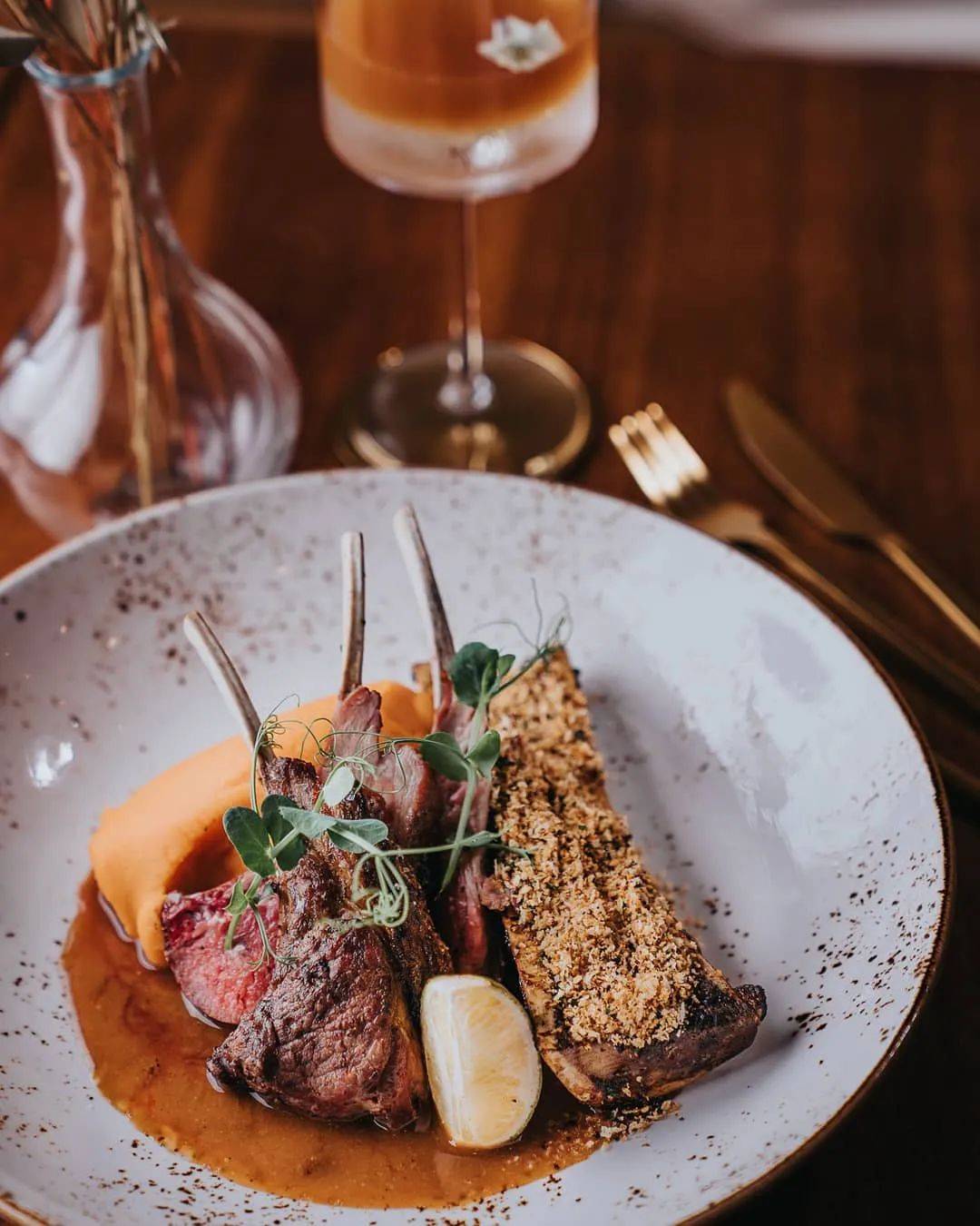 小資逛吃、情調約會聖地，Dempsey Hill一條街就夠了