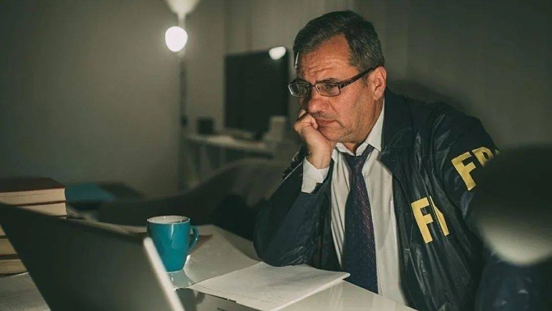 这对男女网上骗女生发裸照、视频后,勒索了20万新币!已被抓