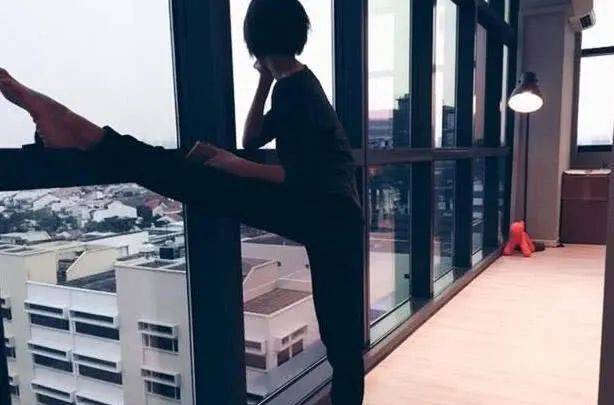 周杰伦被指在家弹琴扰民?霸气回应:“不好意思,我没有邻居”