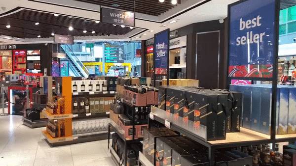 实拍!樟宜机场变样了~ 新航半年净亏损34亿新币