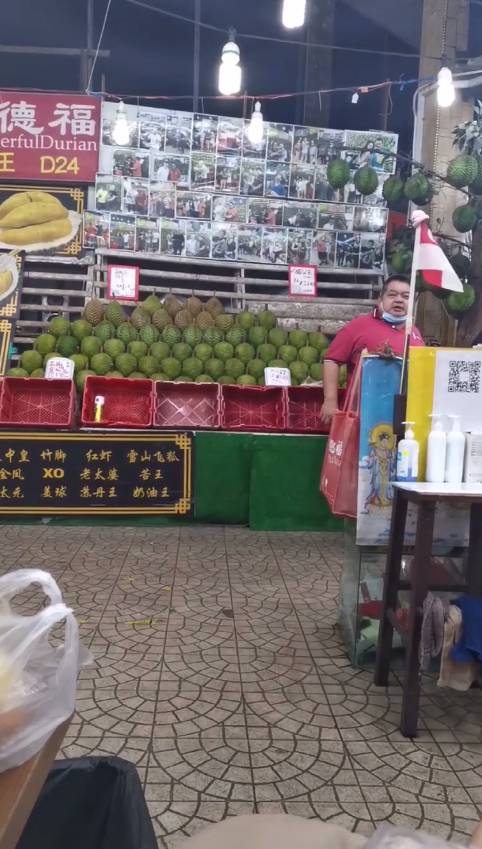 昨晚，我們在新加坡芽籠紅燈區吃雞，是怎樣一種體驗