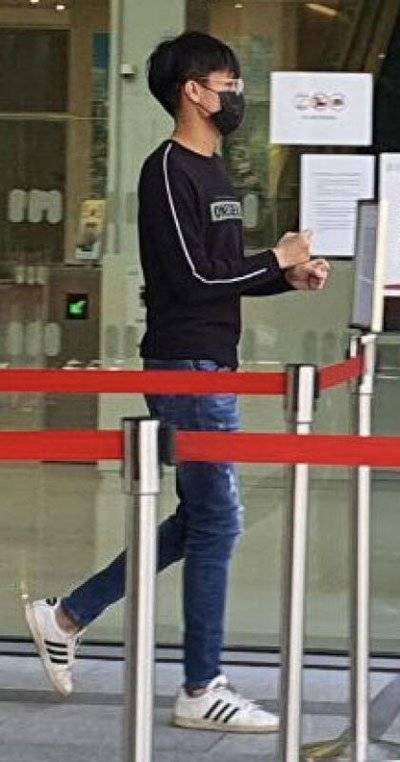 不孝女串通男友 偷父兄5万8000元财物