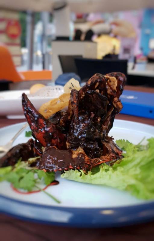 克拉碼頭”螃蟹之家”河畔，環境好與辣椒螃蟹美食好介紹