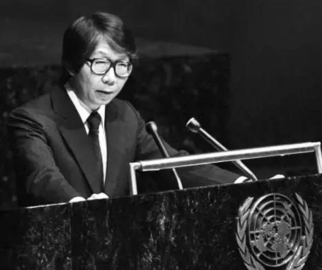 他曾反對李光耀：新加坡部長薪水不應跟市場挂鈎