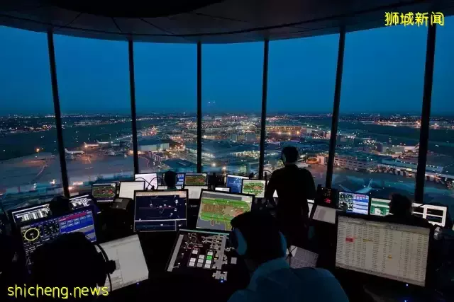 惊魂时刻!一架飞往新加坡的飞机,空中差点和其他飞机相撞