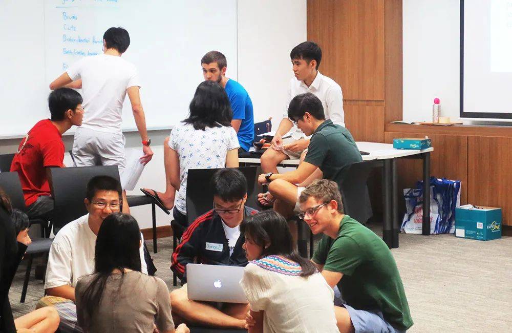 中外大学校长论坛在厦大举行，NUS校长陈永财受邀致辞