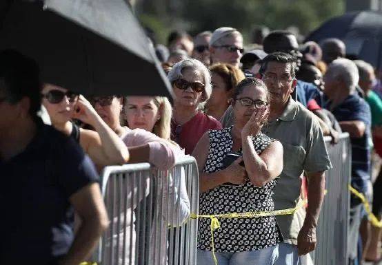 全球新冠单日新增30.7万!再创新高! 新、美、中各国疫情进展