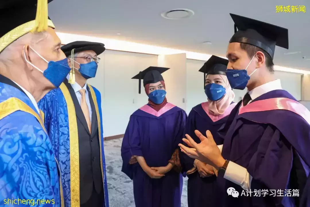 新加坡国立大学举行首场毕业典礼