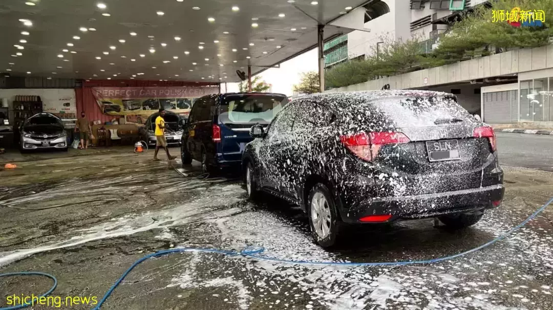 首个解封周末!新加坡全岛到处是人,机场、酒吧、商场,连新山也挤满!或进一步解封