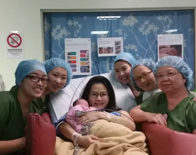 18歲懷孕，在新加坡帶孕上學！3娃單身媽媽都經曆了什麽