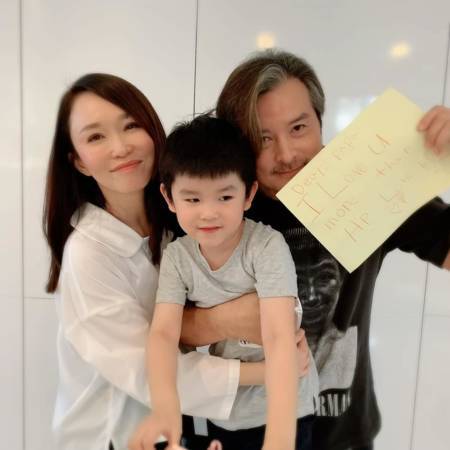 请老婆范文芳开直播 李铭顺隔空见证儿上小一