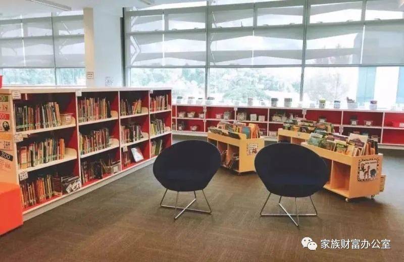 和明星還有駐新外交使節或跨國公司高管的子女做同學？強大朋友圈