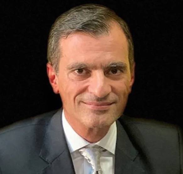 神反轉！新加坡這位高管攤上大事！全民聲討，部長發聲