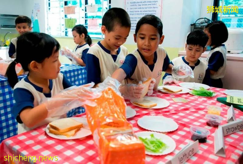 在廚房裏學習？新加坡小學的“神操作”原來是因爲!