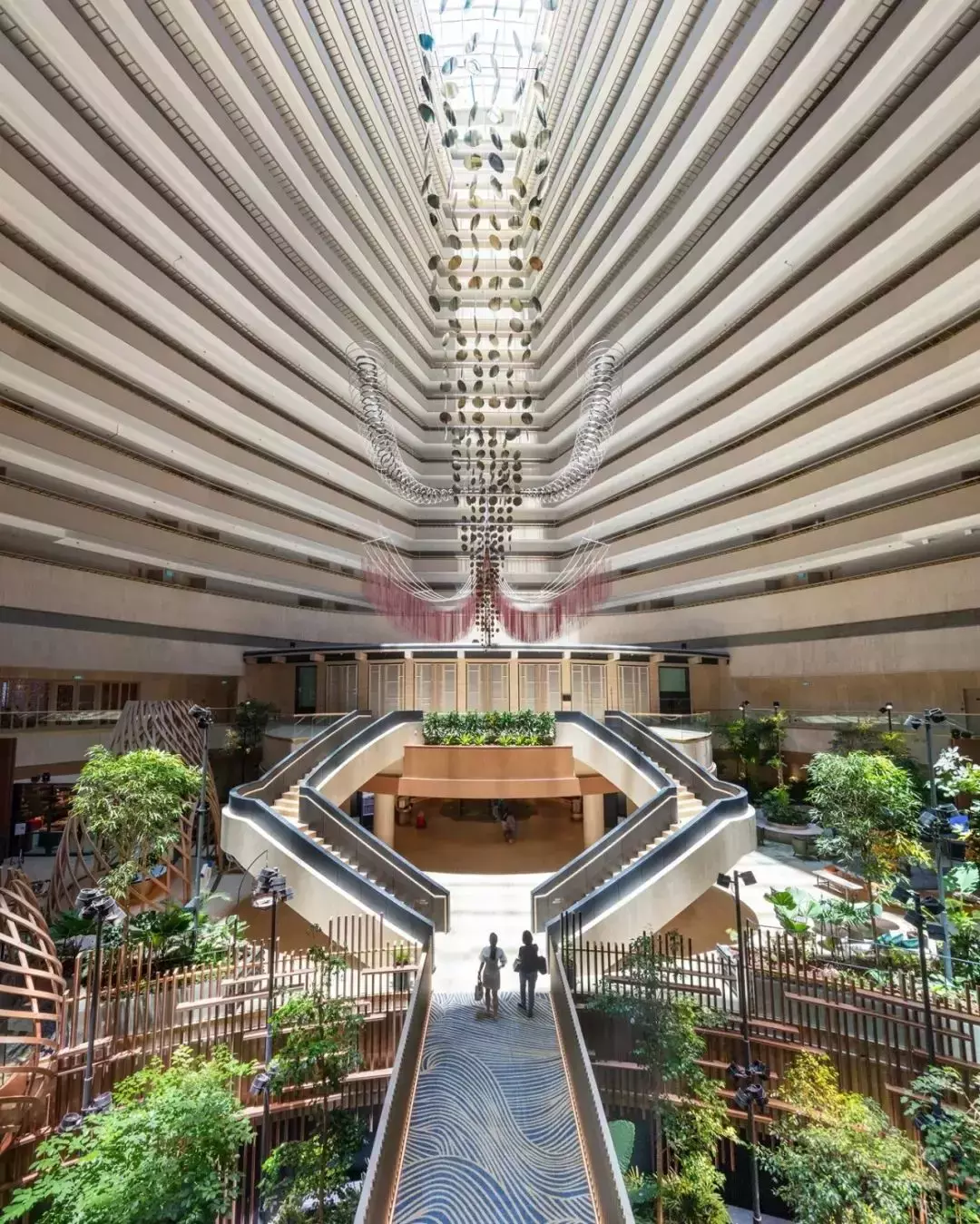 拥有2400多种植物,还有小鸟生活,新加坡这家酒店太美