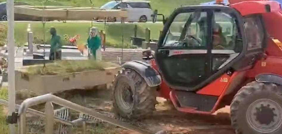 可能你一直都祭拜错坟,新加坡8个家族39年来一直拜祭错坟