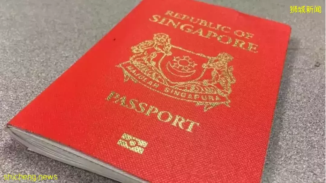 新加坡移民局外排长龙，站的腰都疼了，原来是大家着急领护照出国