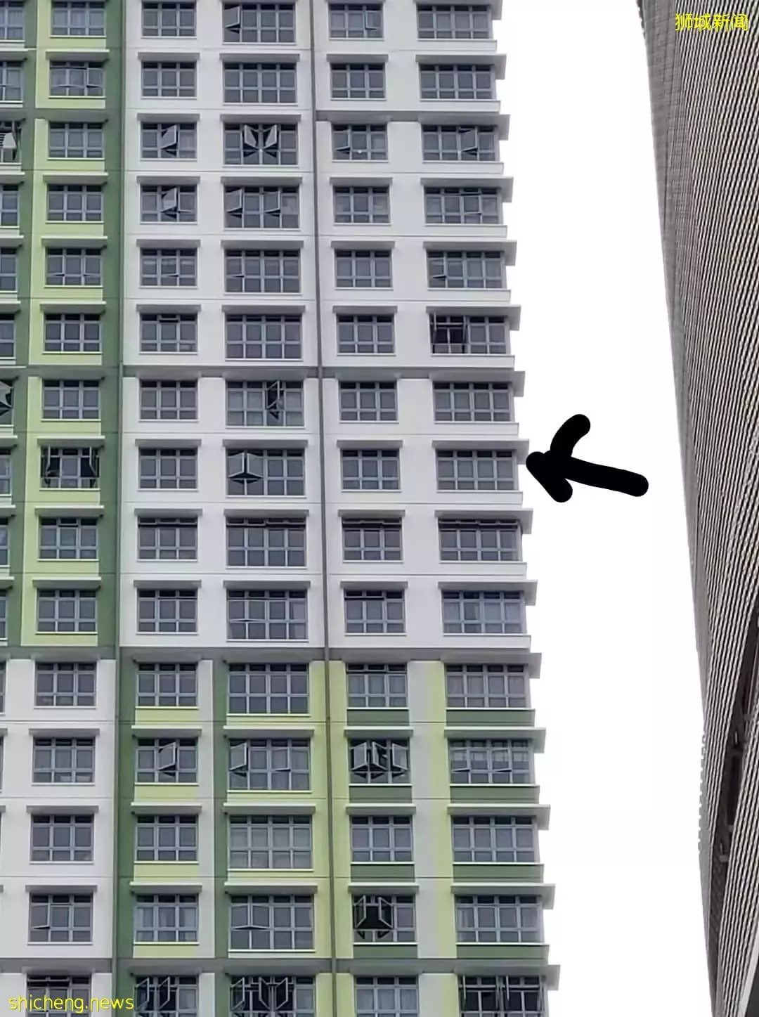 閃電擊中女皇鎮組屋 居民:窗口都在晃