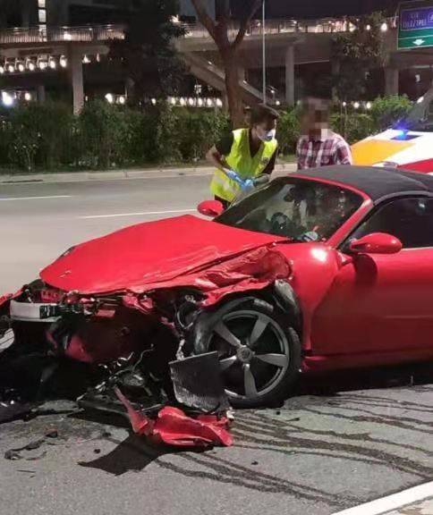 醉驾的人都不怕死吗,布莱德路汽车司机醉驾撞货车被捕