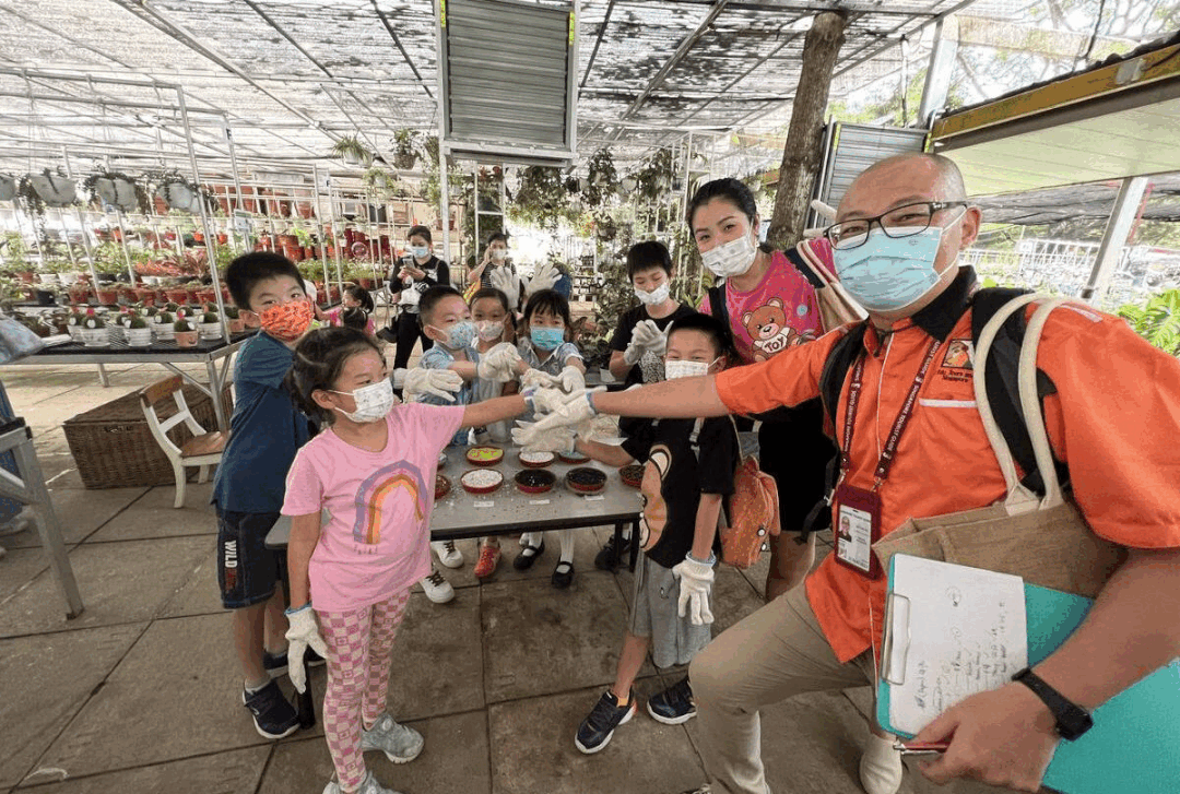 掌掴、捆綁、開水燙……新加坡虐童案達10年新高，這些惡魔都是誰