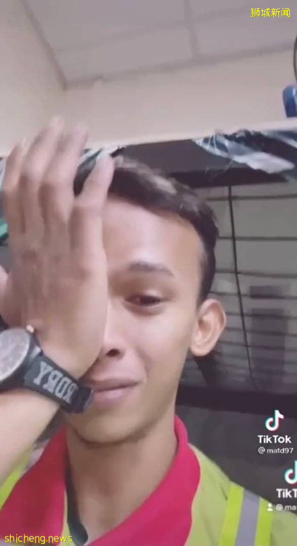 收家人邮寄开斋节包裹 大马客工喜极而泣