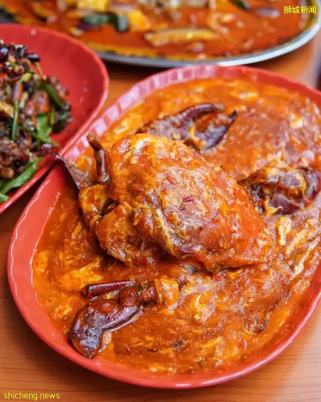 咖啡店里的煮炒小档🤤 现点现炒、锅气十足!Q弹滑顺的月光河粉一大盘才S$5🔥