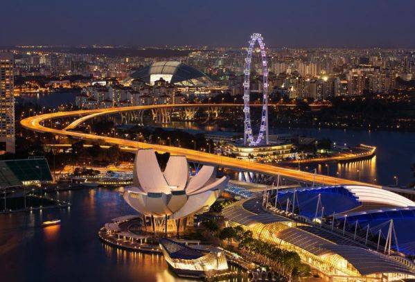 小岛大港，新加坡是怎么做到的