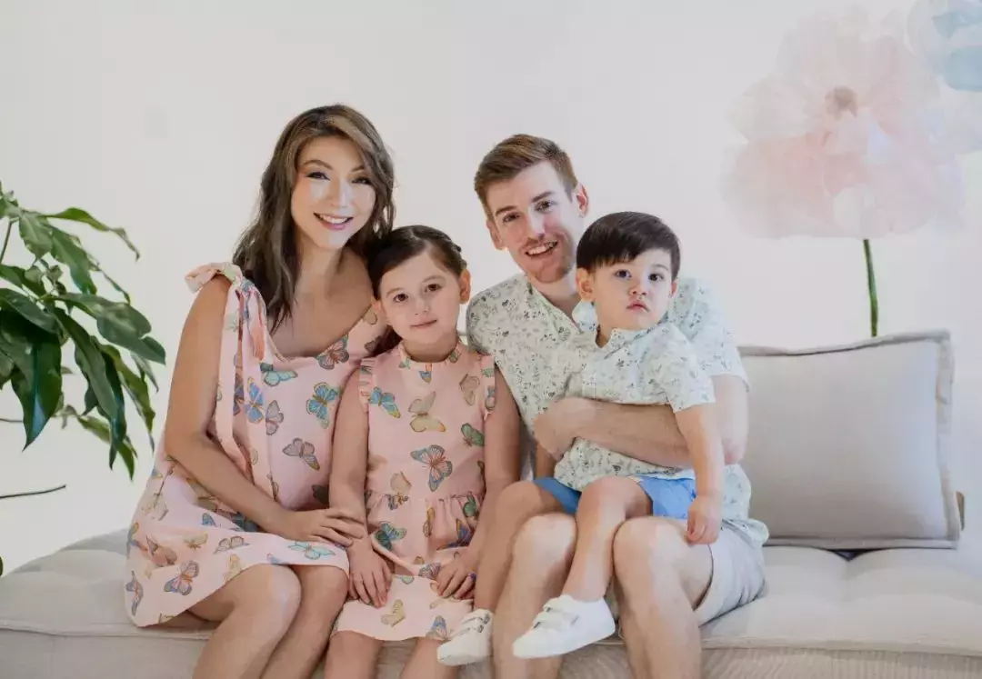 我们挖到了新加坡宝藏童装品牌,新年亲子装穿出了明星的感觉