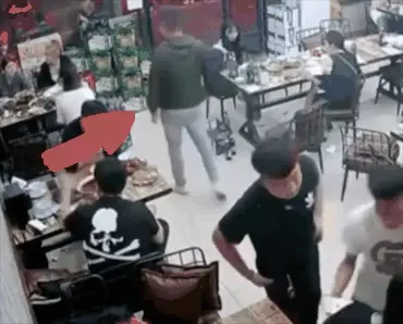 全員抓獲！唐山打人男子，如果在新加坡，會被鞭刑