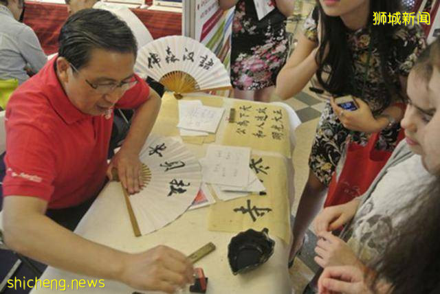 新加坡国民75%是华人,李光耀为何坚持废除汉语