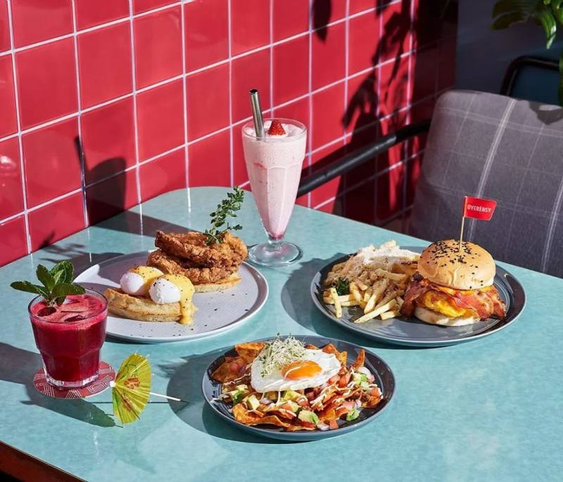 不出国也像度假,坡坡有哪些值得打卡的“海景”餐厅