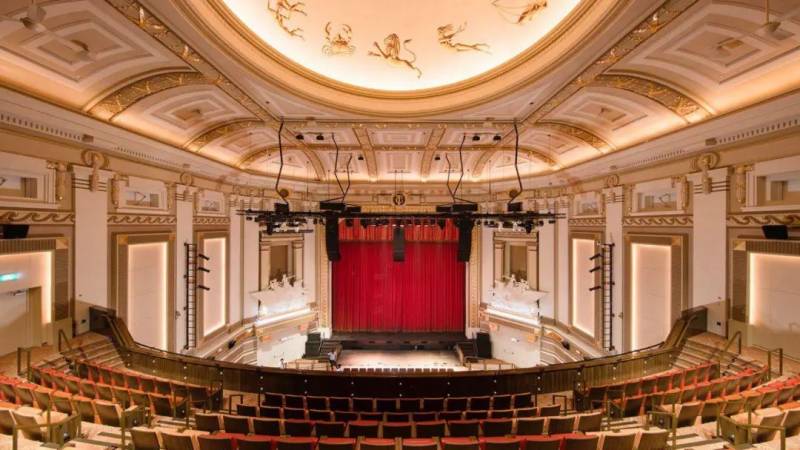 新加坡首都戏院Capitol Theatre开露营拉!帐篷里看电影,能过夜,能野餐,还能玩棋牌