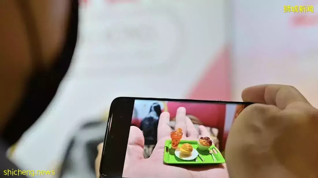 疫情之下通過展覽“細看香港” 本地港迷：仿佛回到香港