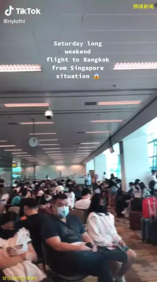 曼谷機場被新加坡人擠爆！小長假期間，新加坡到處都是人從衆
